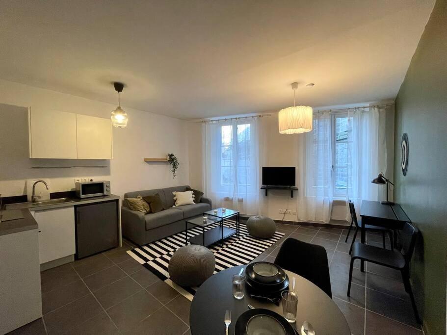 Le Saint Aspais / Cocooning / Centre Apartment *